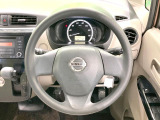 インテリアに合わせたデザインのステアリングは、運転される方のことも考え、運転しやすい形状、大きさです。是非一度、実際に触ってお確かめください。