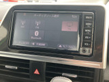AM・FMラジオやテレビ、Bluetoothなど、複数のオーディオソースを画面から選択できます。聞きたい音源に合わせて切り替えられ、日常の移動時間を快適に過ごせます。