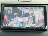テレビ番組を画面で楽しめるオーディオ環境です。映像を見ながら過ごせるので、同乗者との移動時間にも活用いただけます。画面表示で再生中の内容を確認できます。