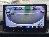 【バックモニター】後ろのカメラの映像をモニターに映し出すことができます!後方の見えない死角や、障害物との距離感をしっかり確認することができます!駐車が苦手な方におすすめです。
