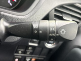 レバーには各操作を示すマークが表示され、運転席から内容を確認しやすい設計です。手元で必要な操作に移りやすく、運転中の視線移動を抑えたい場面にも配慮された配置となっています。日常使いに便利です。