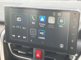 ラジオやスマートフォン連携、交通情報などの項目が画面にまとまり、使いたい機能を選びやすい構成です。日常の移動でよく使う機能へアクセスしやすく、車内での操作を快適にサポートします。