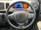 インテリアに合わせたデザインのステアリングは、運転される方のことも考え、運転しやすい形状、大きさです。是非一度、実際に触ってお確かめください。
