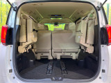 普段のお買い物や通勤、送迎等に十分な荷室スペースを確保しております。セカンドシートを倒すと、大きな荷物の積載も可能です♪