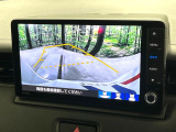 【バックカメラ】駐車時に後方がリアルタイム映像で確認できます。大型商業施設や立体駐車場での駐車時や、夜間のバック時に大活躍!運転スキルに関わらず、今や必須となった装備のひとつです!