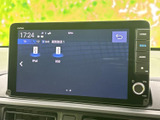iPodやUSBなど、利用できる接続メニューが画面上にまとまっています。選択肢をひと目で確認しやすく、お好みの音楽を楽しみたいときにも使いやすい案内表示です。