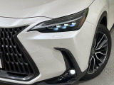 【三眼LEDヘッドライト】スタイリッシュな見た目の三眼LEDヘッドライトを装備♪スタイルだけでなく、夜間の走行も視界良好で安心してお乗りいただけます。