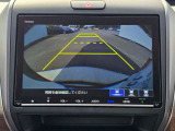 駐車時の安全確認をサポートするバックカメラも使用できます。インターナビで様々な情報を得ることもできます。