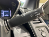 【オートライト】周りの明るさに応じて自動でヘッドライトの点灯・消灯ができる機能です!ライトの付け忘れ・消し忘れなどが無くなり、雨の日や夕方の走行も安心!トンネル通過時も便利ですね♪
