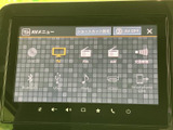 テレビやラジオ、Bluetoothなど複数の音声メニューが画面に並び、用途に合わせて選びやすい構成です。視覚的に項目を確認できるため、日常の音楽や情報収集に役立ちます。