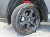 タイヤサイズは225/60R18。