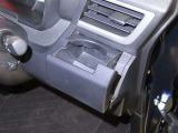 運転席にカップホルダーを装備しております。