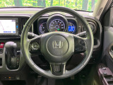 【純正革巻きステアリング】上質な革を使用することで、手にしっかり馴染みとても運転しやすいハンドルです♪