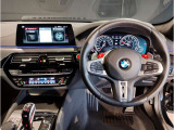 ☆センターパネルを運転席側に僅かに傾けたBMW独特のインパネ☆【駆け抜ける歓び】はここからもスタートしております☆