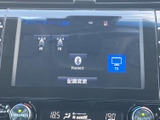 AM・FMラジオやBluetooth、テレビなど、音源を画面から選べる構成です。使いたいメディアを確認しやすく、気分や乗車シーンに合わせて車内の音楽や番組を楽しめます。