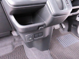 ちょっとした荷物がかけられるフック付き。