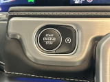 メモリー付きパワーシートが装備されている車両はシートの位置・ドアミラーの角度・ハンドルの位置を3名まで記憶出来ます。