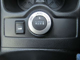 燃費性能に優れる「2WD」、自動的に前後トルク配分を行う「AUTO」、高い走破性を発揮する「LOCK」の3つのモードを、スイッチ操作で簡単に切り換えられます!