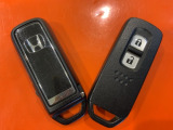 便利なスマートキー。ボタンひとつで開錠できます。