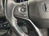 ステアリングにオーディオ操作スイッチが付いています。オーディオ画面に直接タッチしなくても操作が出来ますので、運転に集中できます。