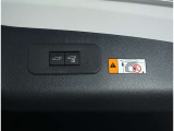 パワーバックドア装備!リヤゲートのスイッチを押すだけでバックドアが閉まります!運転席周りからも開閉の操作ができます♪