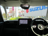 明るく広々した車内で、運転に全集中できます
