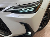 【三眼LEDヘッドライト】スタイリッシュな見た目の三眼LEDヘッドライトを装備♪スタイルだけでなく、夜間の走行も視界良好で安心してお乗りいただけます。