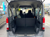 普段のお買い物や通勤、送迎等に十分な荷室スペースを確保しております。セカンドシートを倒すと、大きな荷物の積載も可能です♪