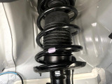 お車を安心してお乗りいただく為には、足回りの定期点検が欠かせません。サービスサポート(有償保証)では無料点検もご提供しており、安心のカーライフをお過ごしいただけるサポート体制が整っています。