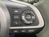 【レーダークルーズコントロール】高速道路での長距離走行が楽に!!自動で速度を保つクルーズコントロールが、衝突軽減システムと連携し、前方の車両を感知して車間を保つように速度調節してくれます!!