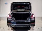 BMWではスペアタイヤが非搭載となるため、スペースは拡大されており、収納スペースとして利用可能。トランクの下にも収納スペースがあり、意外と役に立つスペースでございます。