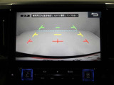 バックモニター装着車は後退時の強い味方です♪車庫入れや縦列駐車の際、後退操作の参考になるガイドラインをナビ画面に表示します。