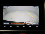 バックモニター装着車は後退時の強い味方です♪車庫入れや縦列駐車の際、後退操作の参考になるガイドラインをナビ画面に表示します。