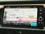 地図上に現在地の目安や道路、周辺施設が表示され、行き先までの道順を確認する際に便利です。縮尺表示もあり、目的地周辺の位置関係を画面上で把握しやすくなっています。