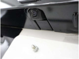 バックカメラが付いているので後方確認が非常にしやすいです。今や運転初心者も熟練者も必須装備!ついていて損はないですね♪