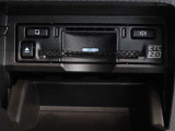 運転席お膝元にETCカード挿入口がございます。