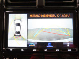 パノラミックビューモニター付きです。車両を上から見たような映像をディスプレイオーディオ画面に表示。運転席からの目視だけでは見にくい、車両周辺の状況をリアルタイムでしっかり確認できます。