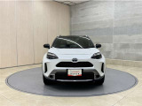 お車購入のポイントとなるフロントマスクです!シャープな目つきが印象的なデザインのヘッドランプです。