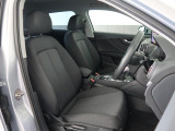 Audi車はどの車種も全てレザーハンドルです。そこにはAudiのこだわりがあり質感の高いレザーでしっかりと手に馴染み、高級感を演出します。