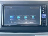 ラジオやテレビ、Bluetoothオーディオなどを選べる画面を備え、用途に合わせた音源切替がしやすい構成です。ボタン表示も見分けやすく、日常の操作に便利です。