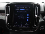 先進のエアピュリファイヤー(PM2.5センサー付)は、車内に侵入する有害なPM2.5微粒子を最大80%除去。よりクリーンで健康的な空気で満たされたキャビンであなたとあなたの大切なゲストをお迎えします。