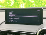 ラジオやBluetooth、USBなど、利用できる音源が画面上に一覧で表示されます。聴きたいソースを確認しやすく、普段お使いの音楽機器に合わせて選べる便利なオーディオ環境です。