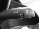 外の明るさに応じてライトを自動点灯・消灯してくれるオートライト付き♪