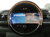 バックカメラ&前後方パークセンサーはリバースシフトに連動し、ナビゲーションモニター上へ切り替わります。前後方部死角にある障害物等を検知すると警告音で知らせてくれます。