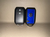 【スマートキー】キーを取り出さずにドアを施錠&解錠。クルマの始動も可能です。