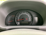 速度やエンジン回転の目盛りがひと目で確認しやすく、運転中も必要な情報を把握しやすい配置です。視線移動を抑えやすく、日々の運転を落ち着いてサポートします。