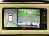 車両周辺を複数の視点で確認でき、後方映像には目安となるガイド線も表示されます。駐車時に周囲との距離感をつかみやすく、見落としを減らすための確認に役立ちます。