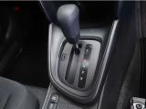 無段変速機(CVT)を搭載。有段変速機に存在する「変速ショック」が無いので、スムーズなアクセル操作が可能です♪