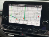 【日産メーカー純正のコネクト大画面ナビゲーション!】遠くへのお出かけする際の心強い味方です!自車位置の確認はもちろん、Bluetooth接続や機能も充実。大きな画面で各操作もしやすく安心です。