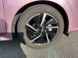 185/60R16インチタイヤ&アルミホイルが装着されています。